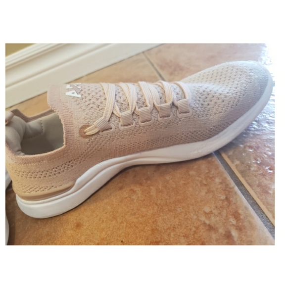APL running shoes light pink size 8 - Picture 11 of 16